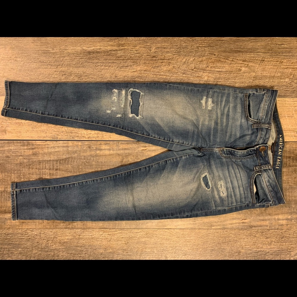 Women’s American Eagle distressed mid-rise jegging